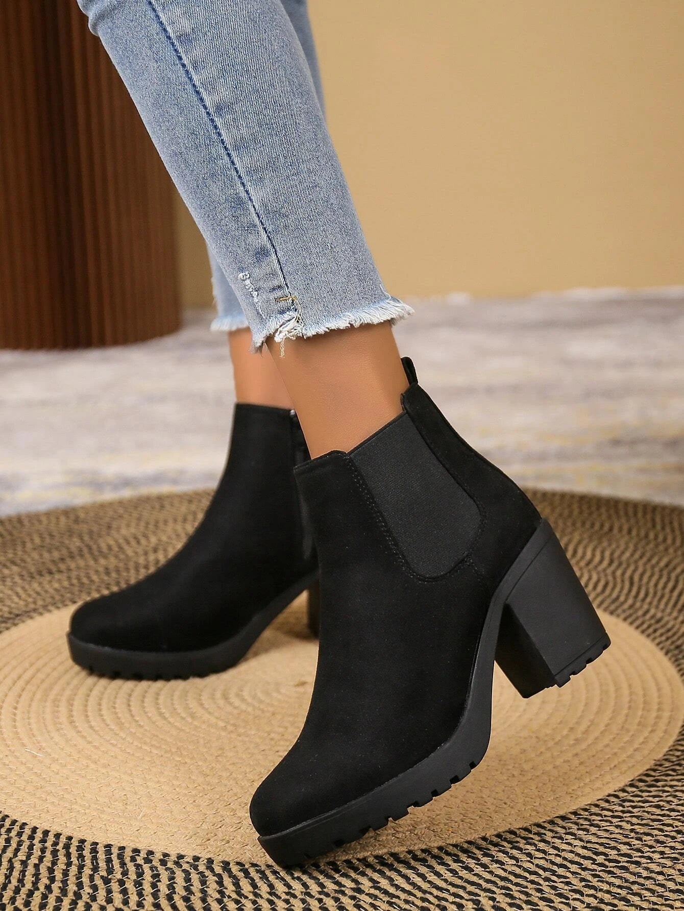 Women's Chelsea Boots